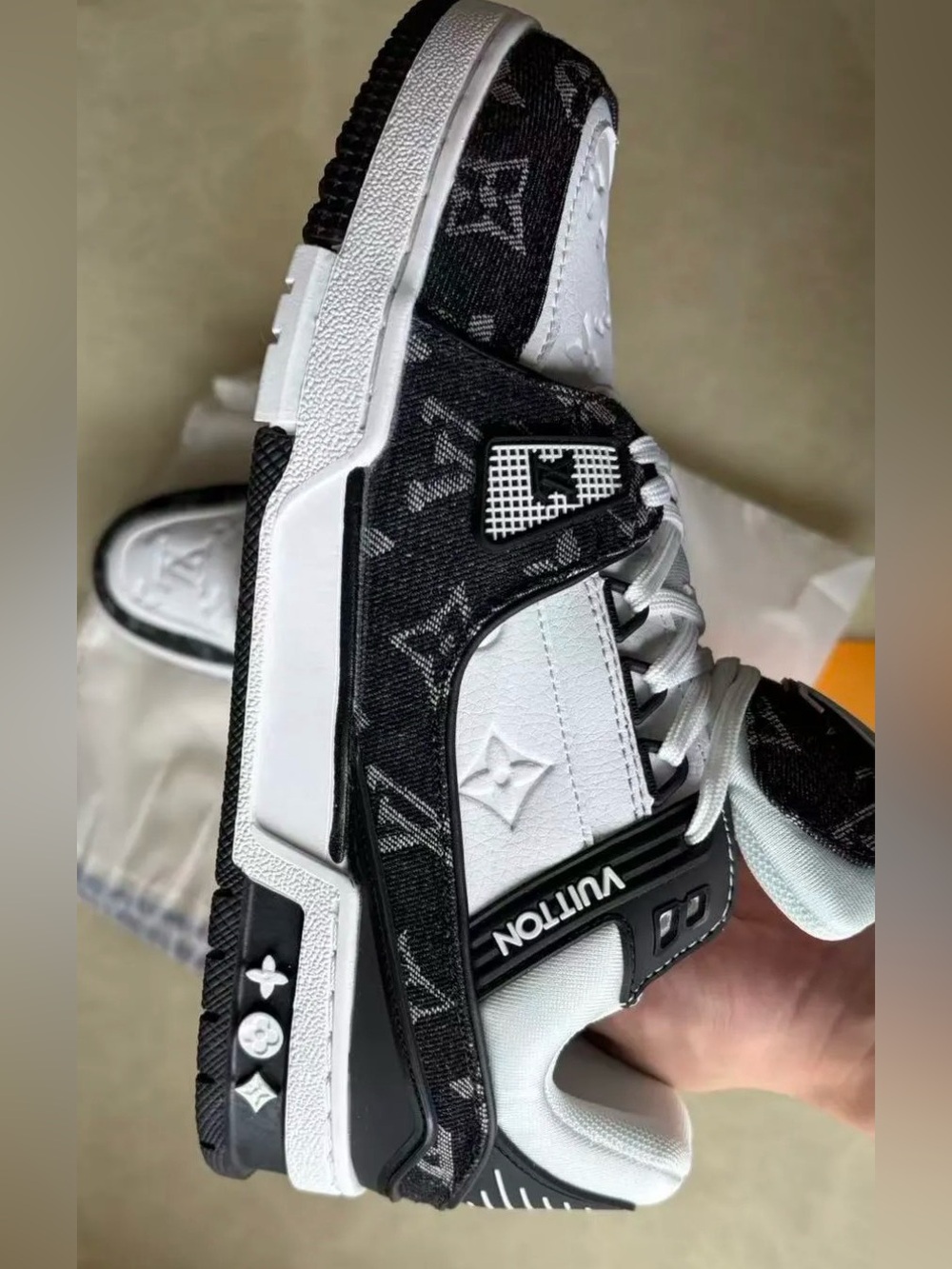 Louis Vuitton Trainers Black & White LV Trainer